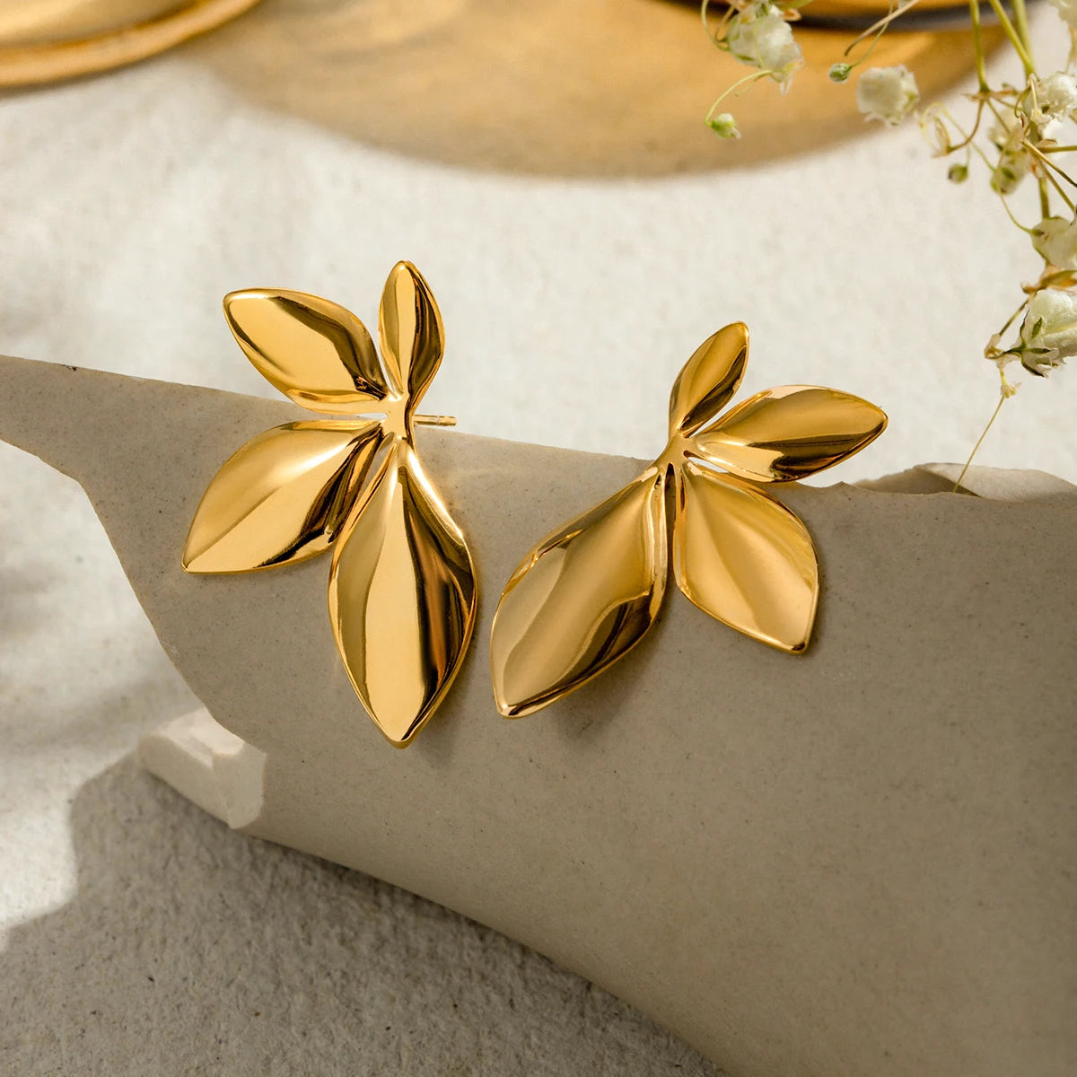 Feuille Earrings Rotating Leaf