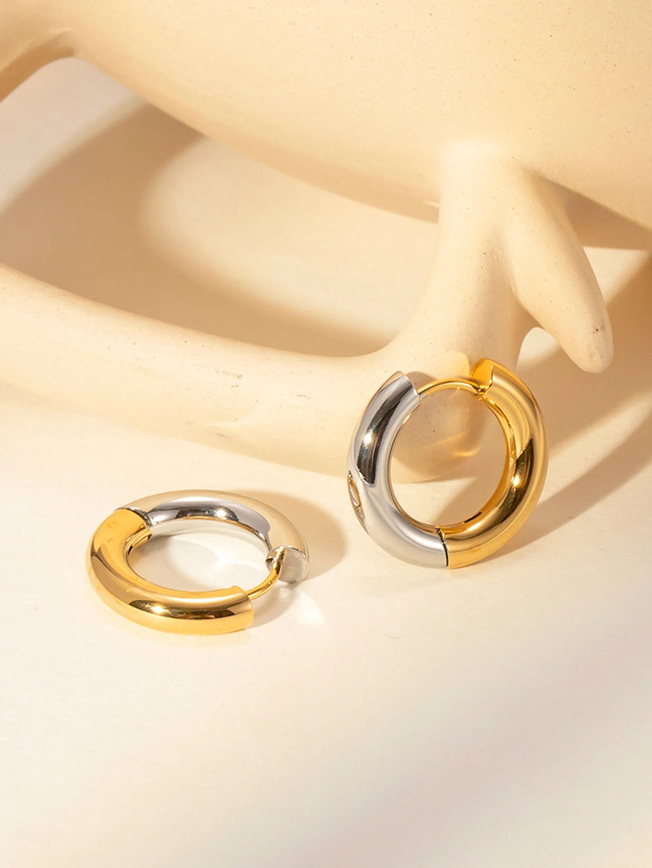 Luna Earrings Classic 4mm Hoops