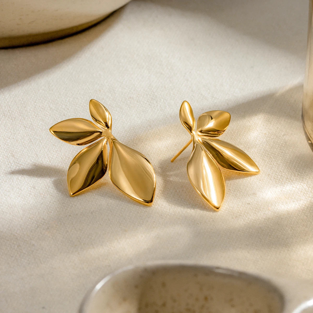 Feuille Earrings Rotating Leaf