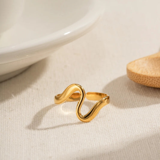 Vento Ring Twisted Geometric Abstract Design