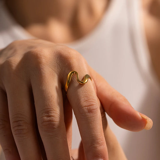 Vento Ring Twisted Geometric Abstract Design